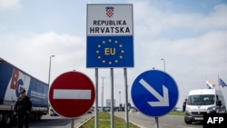 Granični prelaz Bajakovo između Hrvatske i Srbije