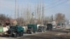 Грузовики с гумпомощью из Узбекистана направляются в анклав Сох. Кадамжай, Кыргызстан. 25 января 2013 г.