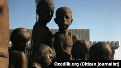 Памятник семье узбекского кузнеца Шоахмеда Шомахмудова.
