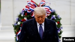 Donald Tramp nakon polaganja venca na groblju Arlington na Dan veterana, 11. novembar 2020. 