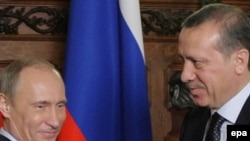 Մոսկվա -- Ռուսաստանի վարչապետ Պուտինը հանդիպումը Թուրքիայի վարչապետ Ռեջեփ Էրդողանի հետ: 13-ը հունվարի, 2010 թ.