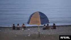 По данным российского сервиса Tvil.ru, в первую десятку городов для женского туризма в октябре и ноябре вошел город-курорт Гагра