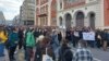 Studenti i građani tokom akcije "Zastani, Srbijo" ispred Rektorata u Beogradu, 6. decembar 2024.
