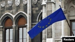 В своей резолюции парламентарии призвали руководство ЕС взять на себя ведущую роль в переговорном и миротворческом процессе по этим конфликтам