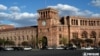 Նախարարի համոզմամբ, Հայաստանը տարեվերջին մոտ կլինի երկնիշ տնտեսական աճին, տնտեսագետն անիրատեսական է համարում