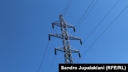 Dok opozicija optužuje vladu da prodaje jeftinu struju, makedonski predsednik obećava da će vlasti iskoristiti resurse da povećaju proizvodnju struje, u trenutku kada se Evropa suočava sa energetskom krizom.