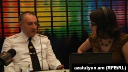 Երեւանի փոխոստիկանապետ Ռոբերտ Մելքոնյանը «Ազատություն» ռադիոկայանի ֆեյսբուքյան ասուլիսում