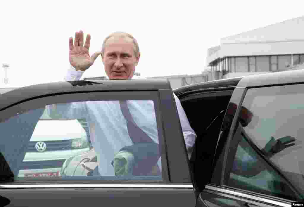 Россия президенти Владимир Путин "нон-туз" билан кутиб олиш маросимидан воз кечди ва аэропортни тезда тарк этди.
