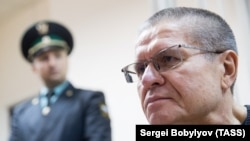 Колишній російський міністр Олексій Улюкаєв на засіданні суду, 8 листопада 2017 року