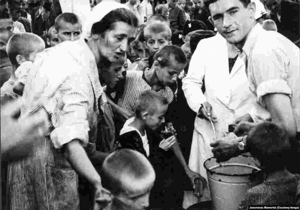 Podjela hrane u Staroj Gradiški, 1941.