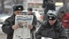 О нападениях на Би-би-си писали "Газета" и "Время новостей"
