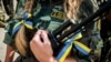 Ілюстраційне фото. Дівчина-курсант Полтавського національного технічного університету імені Юрія Кондратюка під час складання військової присяги. Полтава, 30 липня 2016 року
