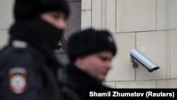 Snimci nadzornih kamera koriste se za identifikaciju antivladinih demonstranata i njihovo traženje, nekoliko dana poslije događaja.