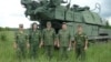 Российские солдаты на фоне установки "Бук" - иллюстрация из расследования Bellingcat