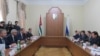 После завершения часовой беседы «с глазу на глаз» президент Абхазии и заместитель председателя правительства России провели совещание в «узком составе»