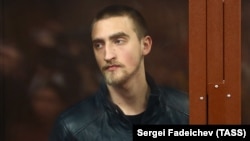 Актёр Павел Устинов в зале суда
