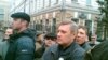 Едва попав на Пушкинскую площадь, бывший премьер-министр понял, что день для него не будет спокойным