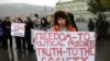 Одна из акций протеста перед тюрьмой в Тбилиси. Надпись на плакате-"Свободу политзаключенным, правду обществу"