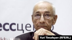 Адвокат Михаила Ходорковского Юрий Шмидт