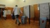 На снимке: один из избирательных участков в день парламентских выборов в Чехии. Октябрь 2010 года. Именно в 2010 году был начат проект "Школьные выборы" 