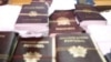 Угорці з України отримують угорські паспорти, та не переселяються