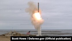 Испытательный запуск новой американской крылатой ракеты с полигона на острове в Тихом океане. 18 августа 2019