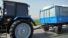 Pagta daşaýan traktor. Illýustrasiýa suraty